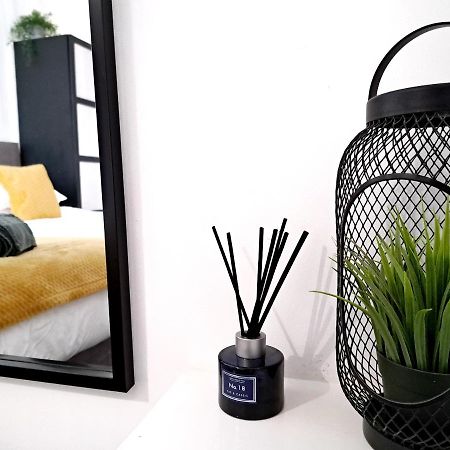 Stylish 2 Bed Apartment With Free Parking, Speed Wifi, Free Parking Колчестер Экстерьер фото