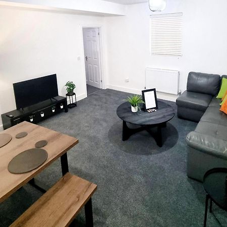 Stylish 2 Bed Apartment With Free Parking, Speed Wifi, Free Parking Колчестер Экстерьер фото