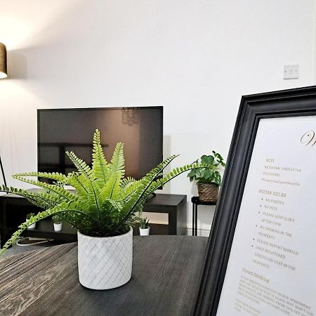 Stylish 2 Bed Apartment With Free Parking, Speed Wifi, Free Parking Колчестер Экстерьер фото