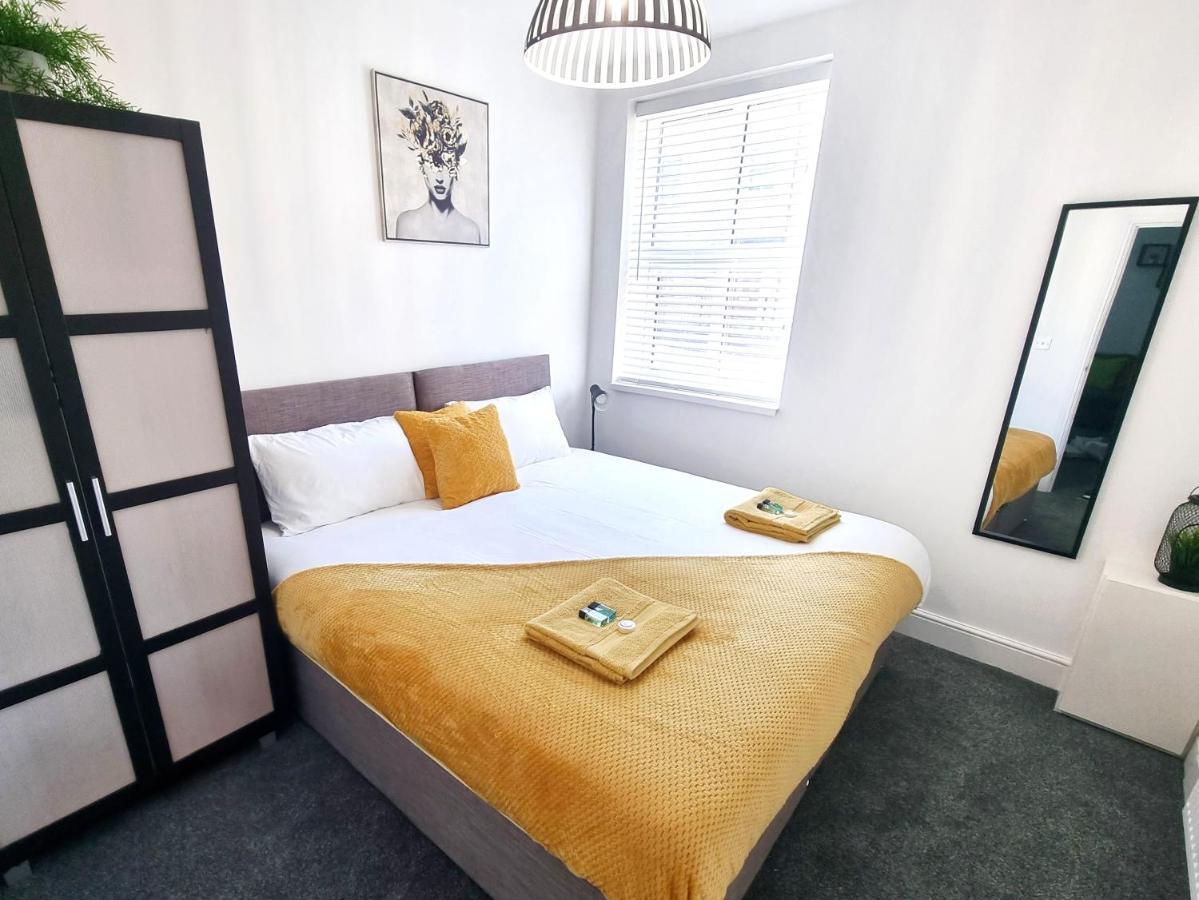 Stylish 2 Bed Apartment With Free Parking, Speed Wifi, Free Parking Колчестер Экстерьер фото